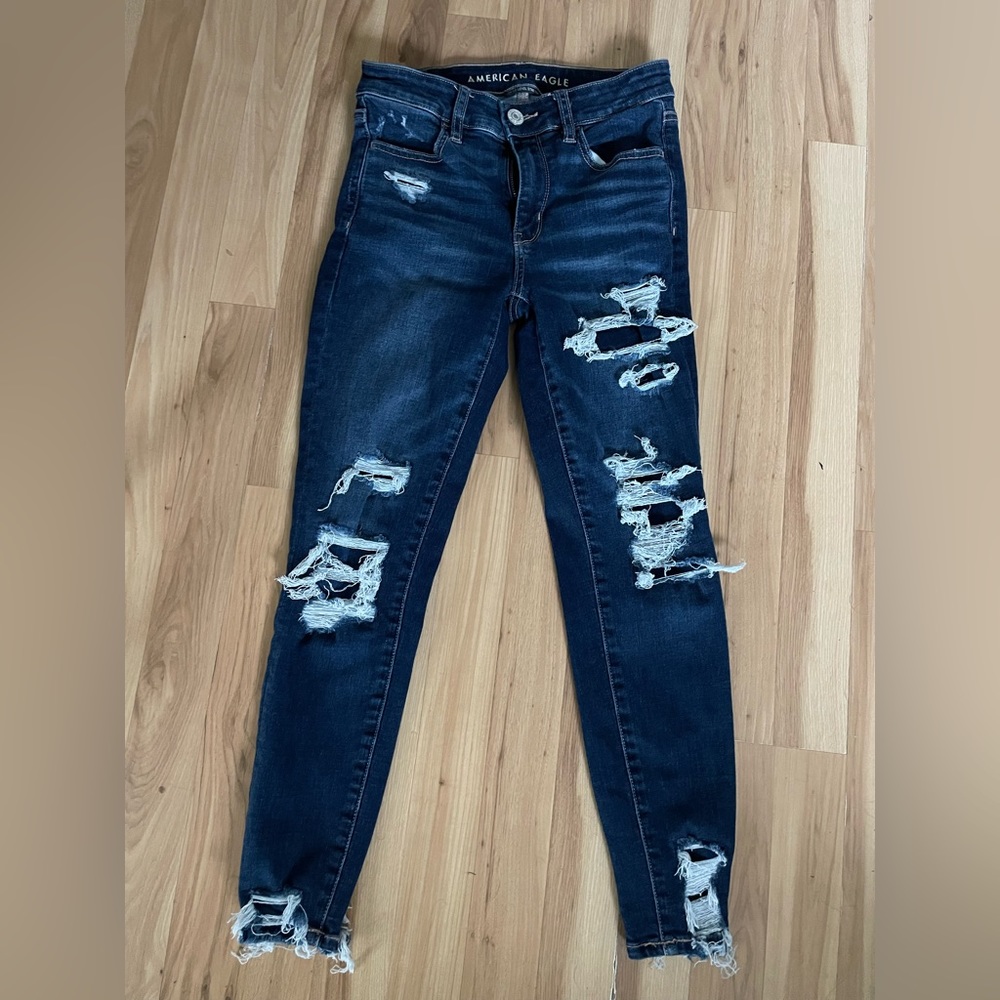 American Eagle size 4 Distressed Hi-Rise Jegging Crop